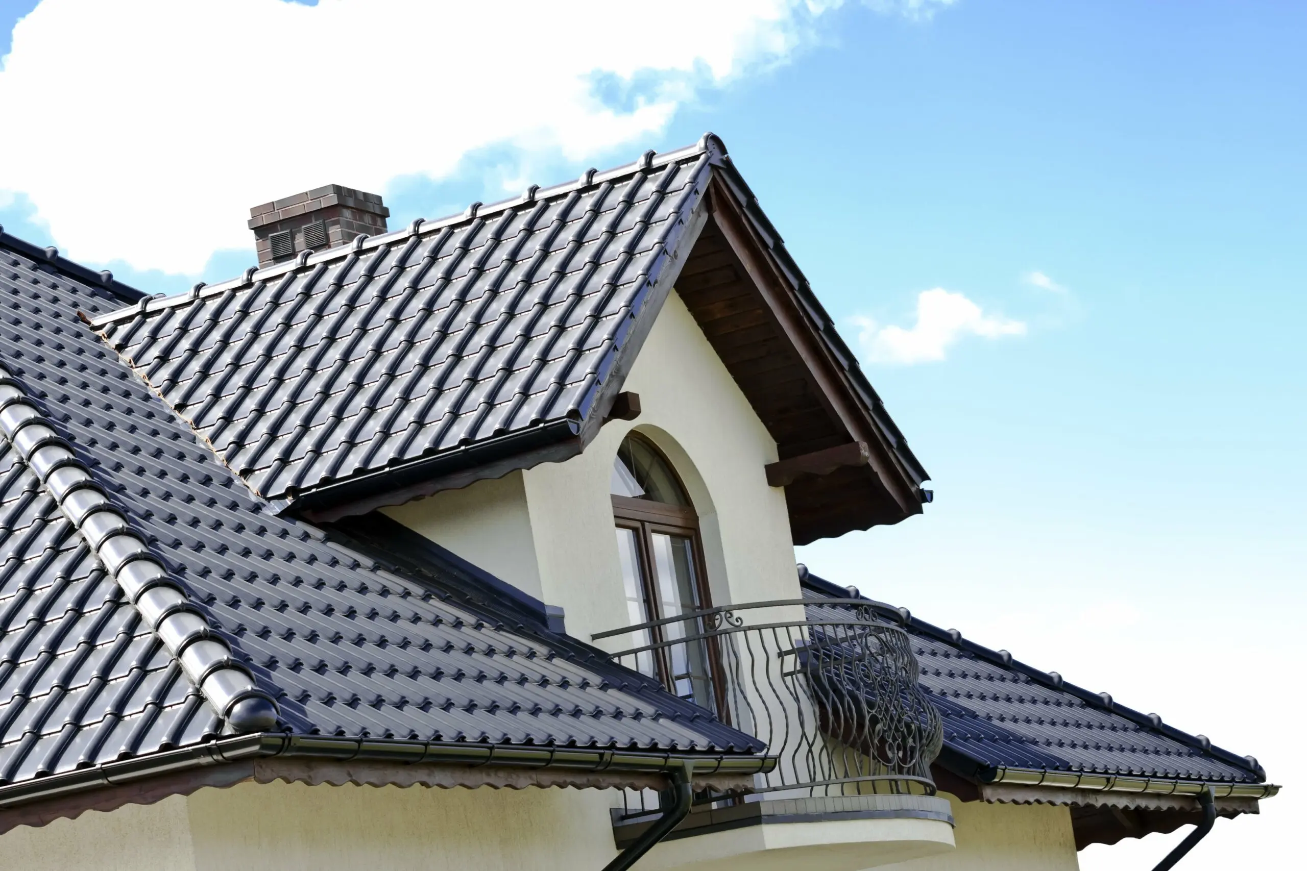 Maison avec toiture en tuiles anthracite